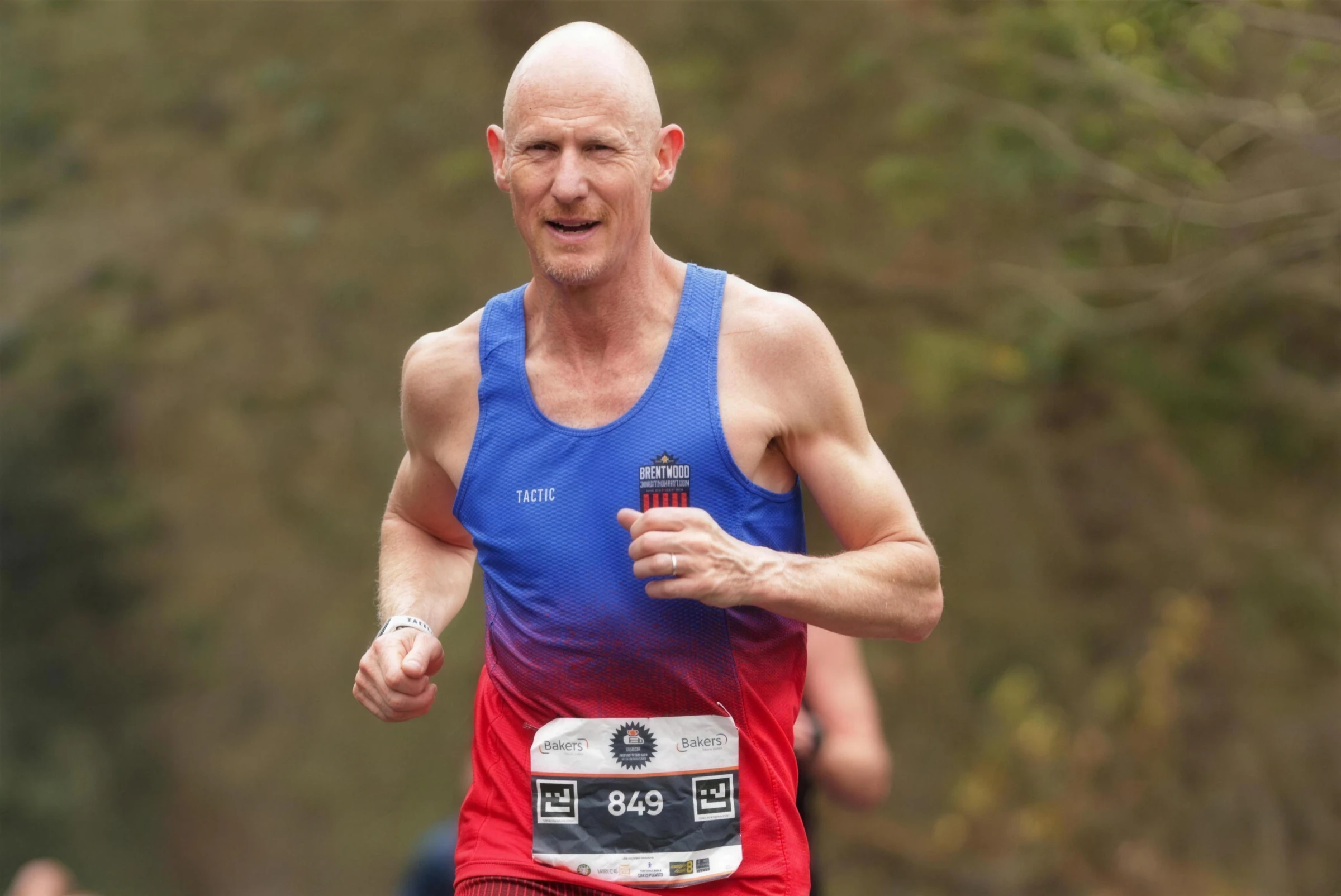 Brentwood Beagles masters runner in the blue and red club vest racing the Brentwood Half Marathon, March 2025